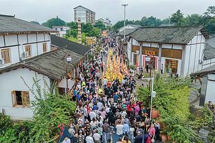 约基奇：小波特每场都能用不同方式帮助球队 今日他抢了12篮板